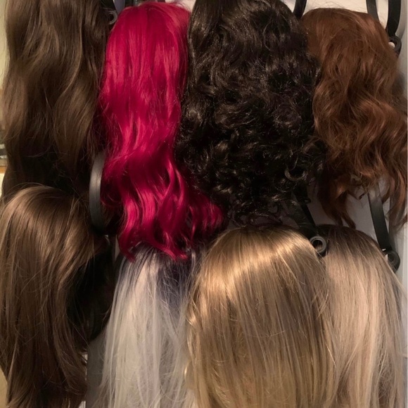 Wigs - Picture 1 of 1